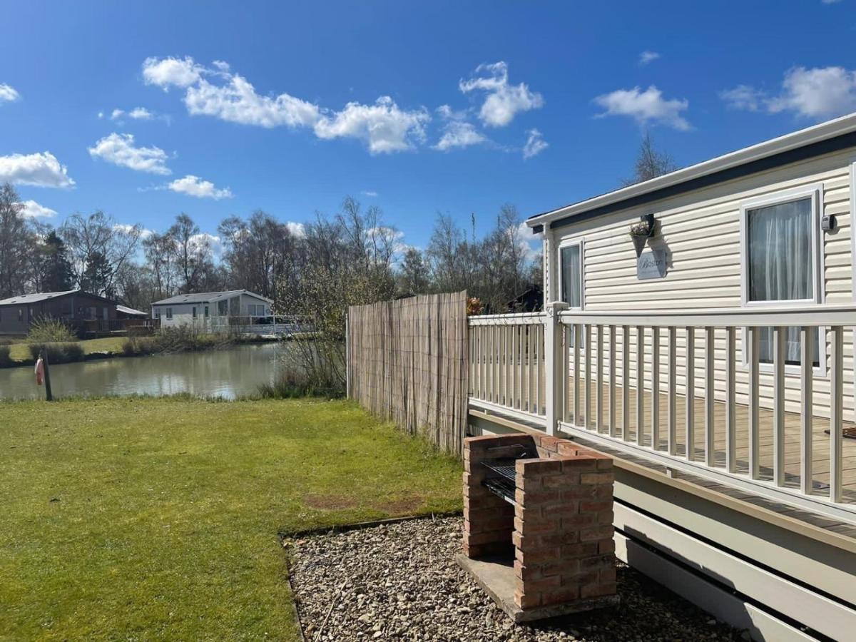 Luxury Lakeside Lodge L2 With Hot Tub Situated At Tattershall Lakes Country Park Esterno foto