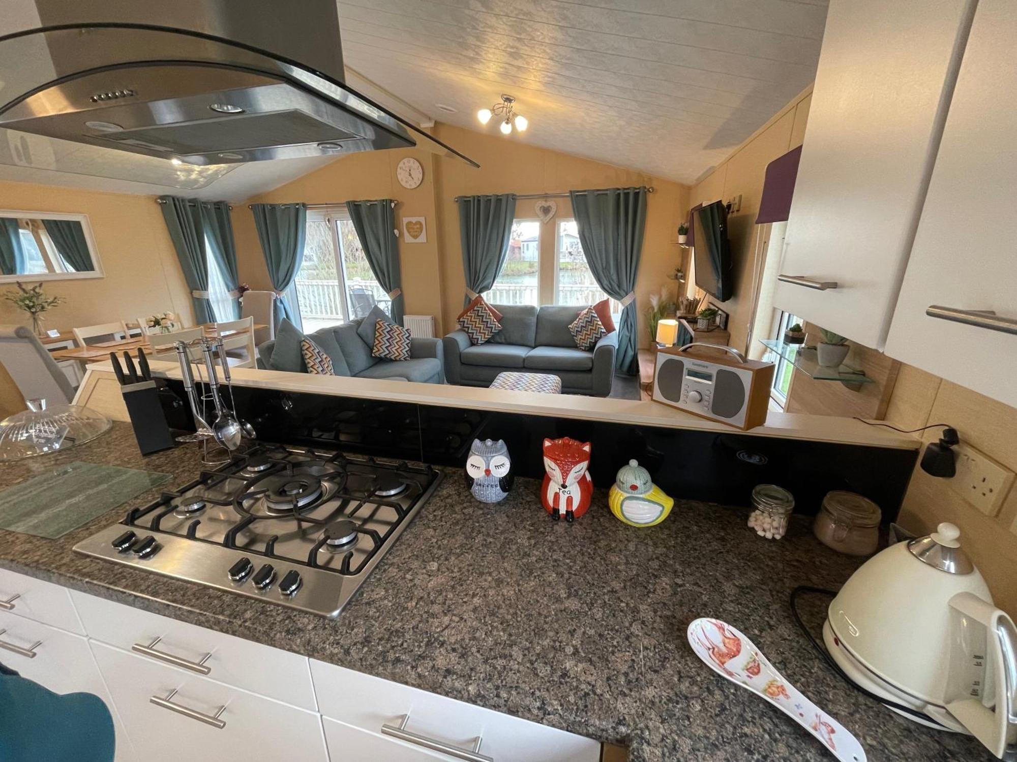 Luxury Lakeside Lodge L2 With Hot Tub Situated At Tattershall Lakes Country Park Esterno foto