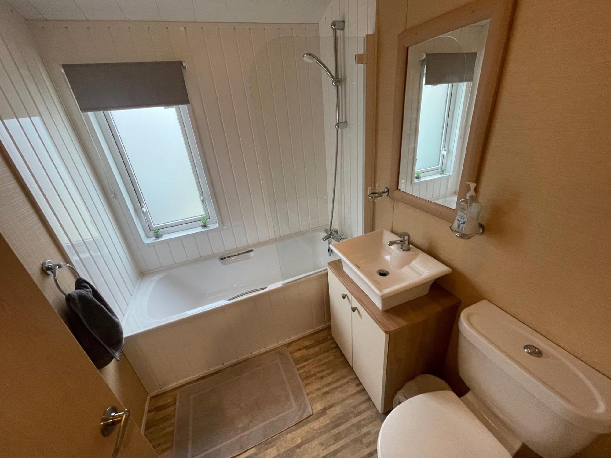 Luxury Lakeside Lodge L2 With Hot Tub Situated At Tattershall Lakes Country Park Esterno foto