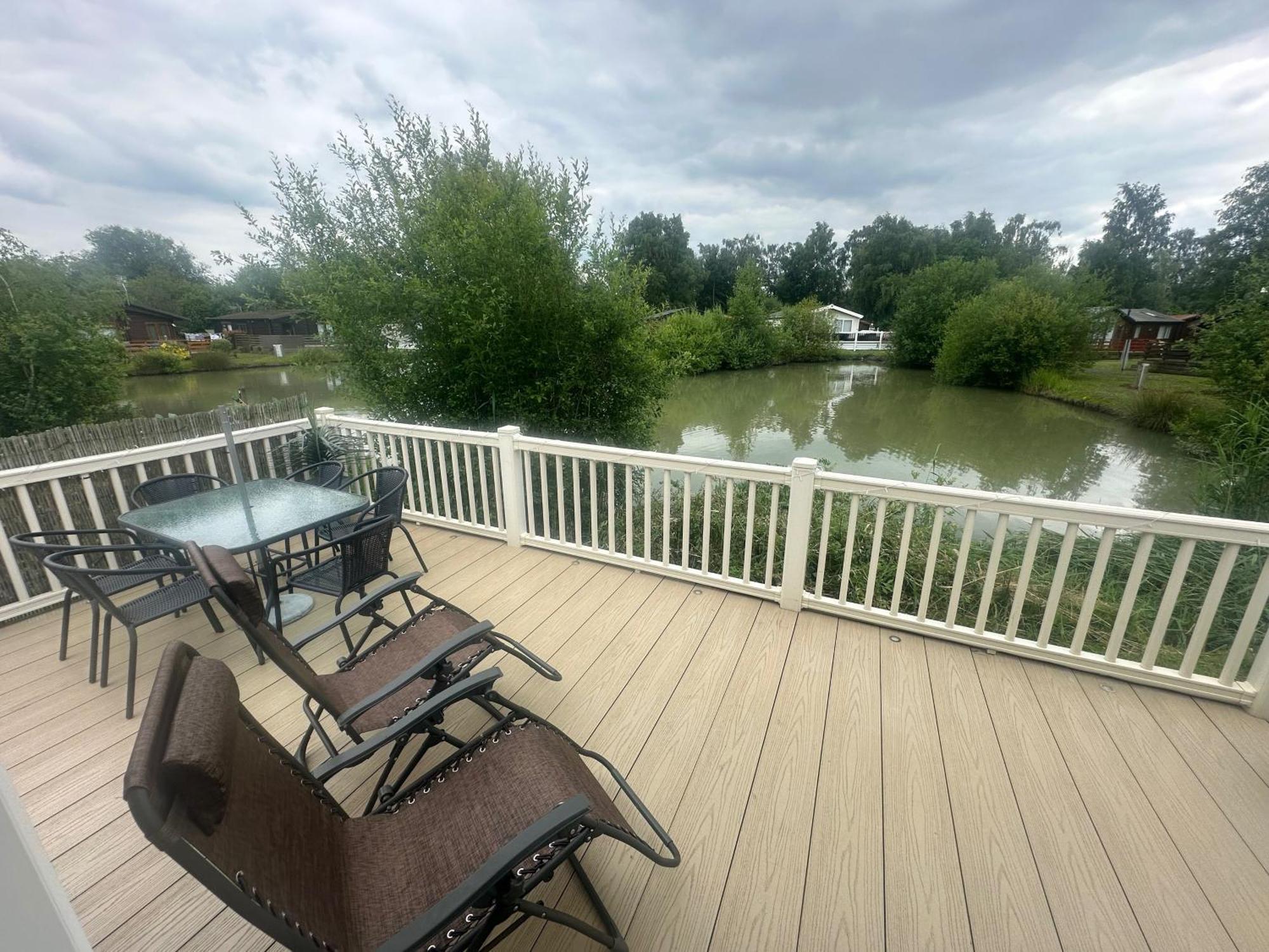 Luxury Lakeside Lodge L2 With Hot Tub Situated At Tattershall Lakes Country Park Esterno foto
